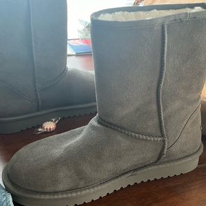 Grey women’s winter boot